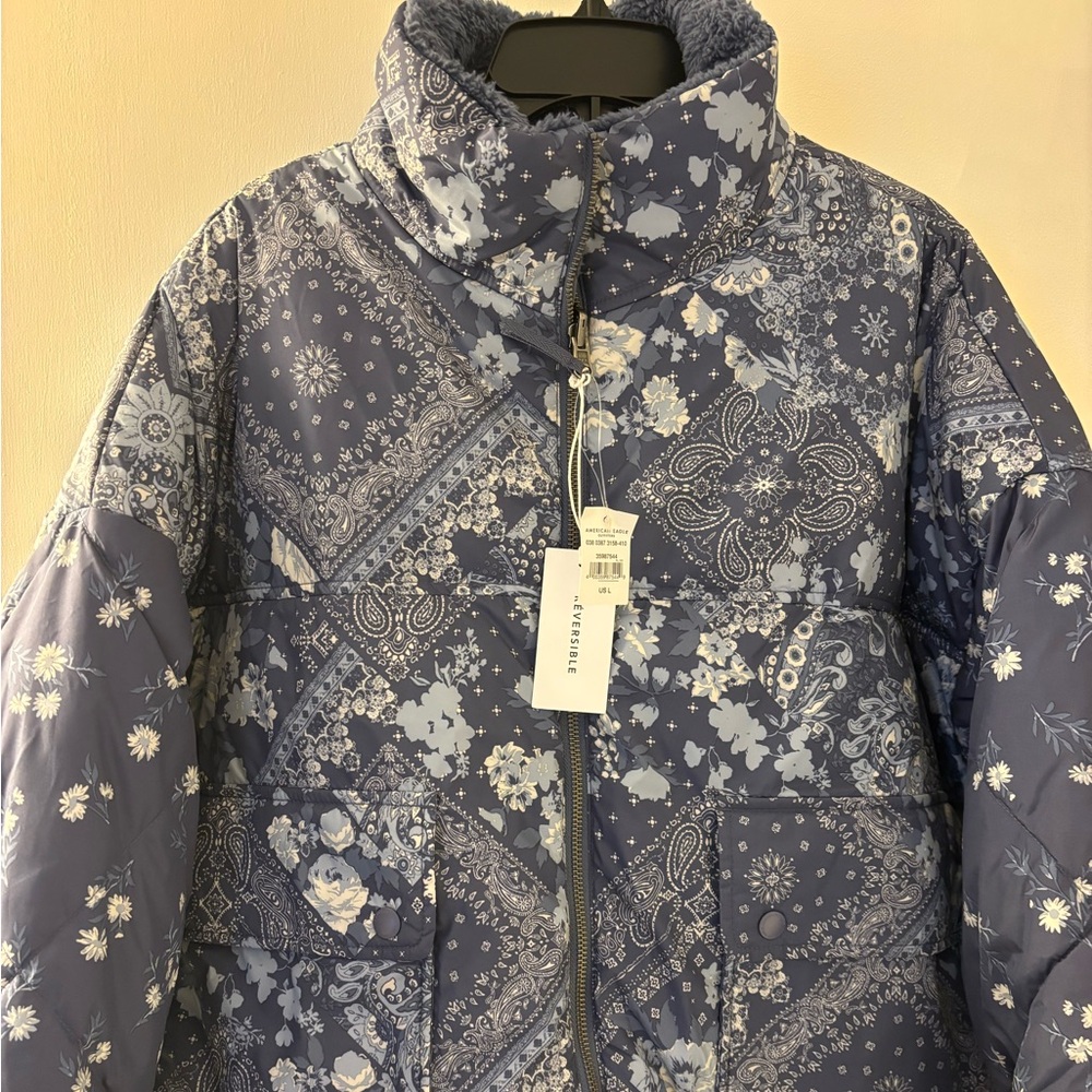 Women’s winter coat
Never worn. Brand new with tags.